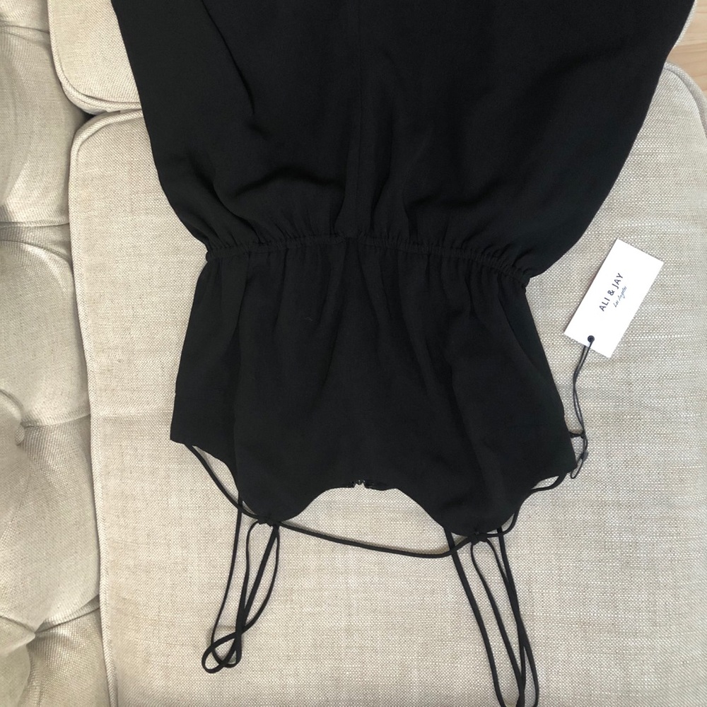 Ali & Jay Strappy Bodice Romper: Size Medium - Picture 5 of 11